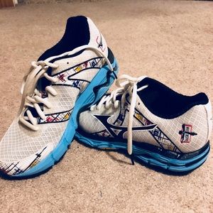 MIZUNO WAVE INSPIRE WOMENS RUNNING SHOES